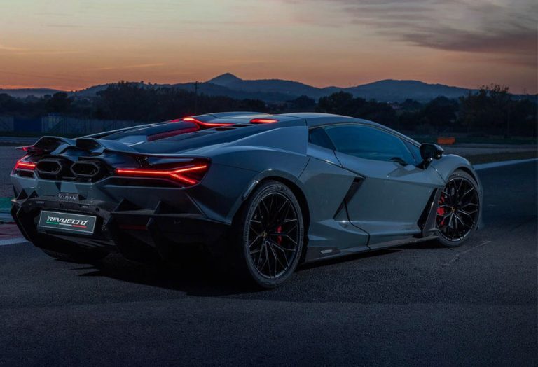 Lamborghini Revuelto SV